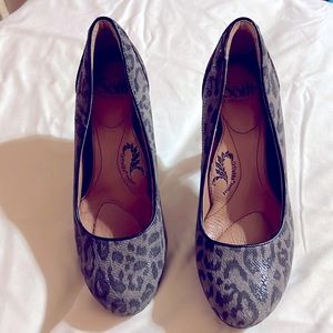 Women’s Sofft Premier Mandy heels, Gray and black cheetah print, size 7M